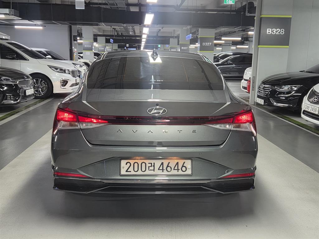 HYUNDAI Avante - Vista 5