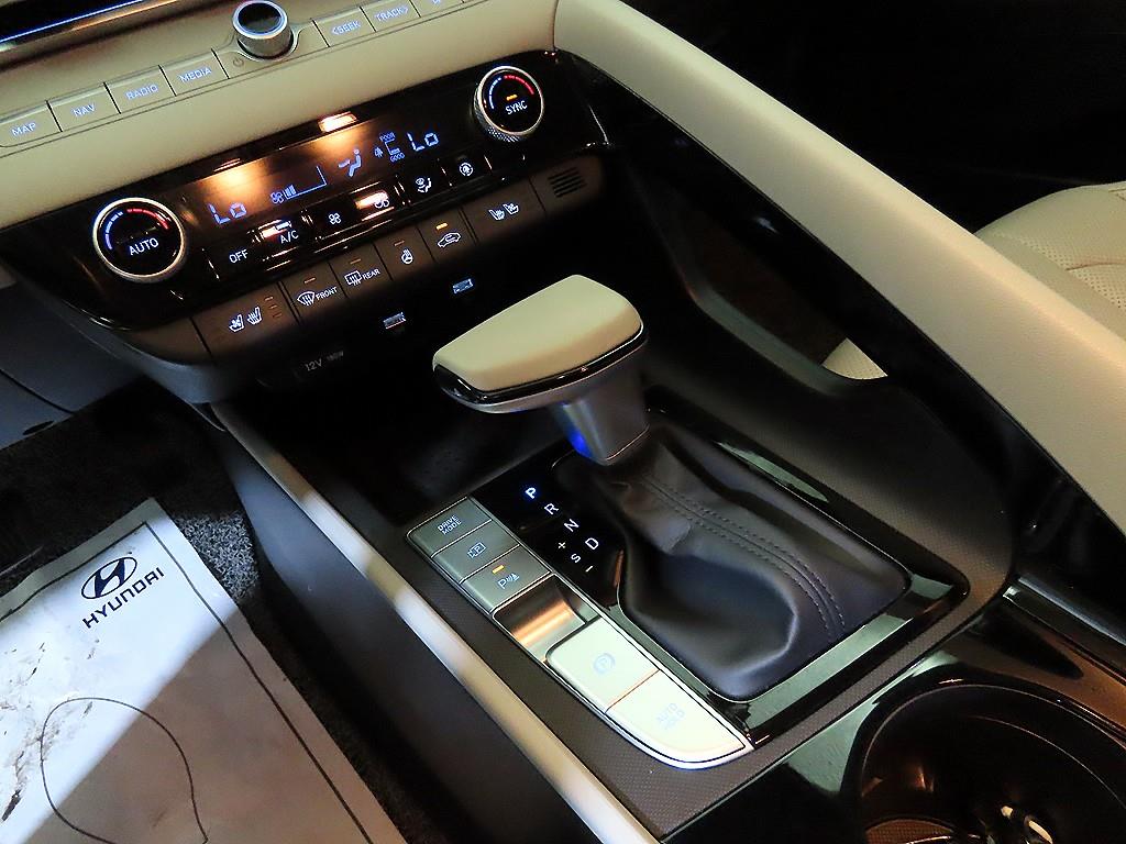 HYUNDAI Avante - Vista 12