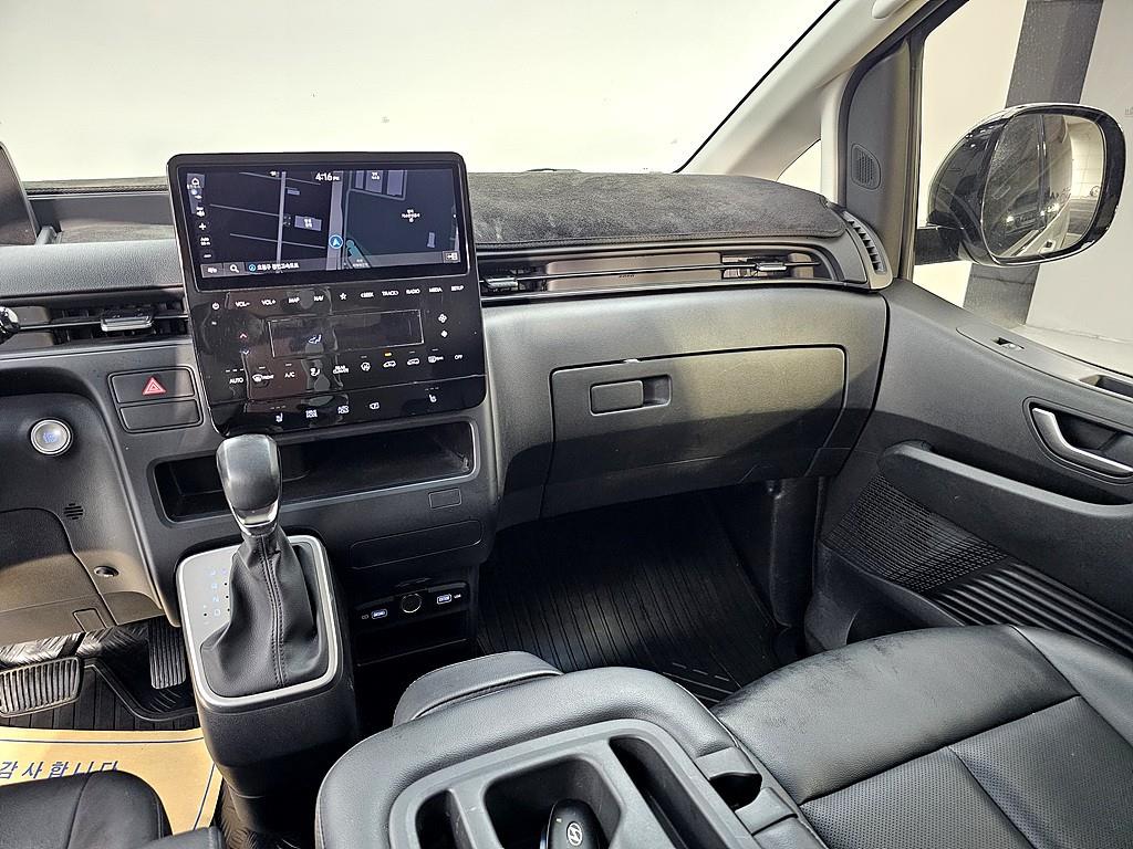 HYUNDAI Staria - Vista 10