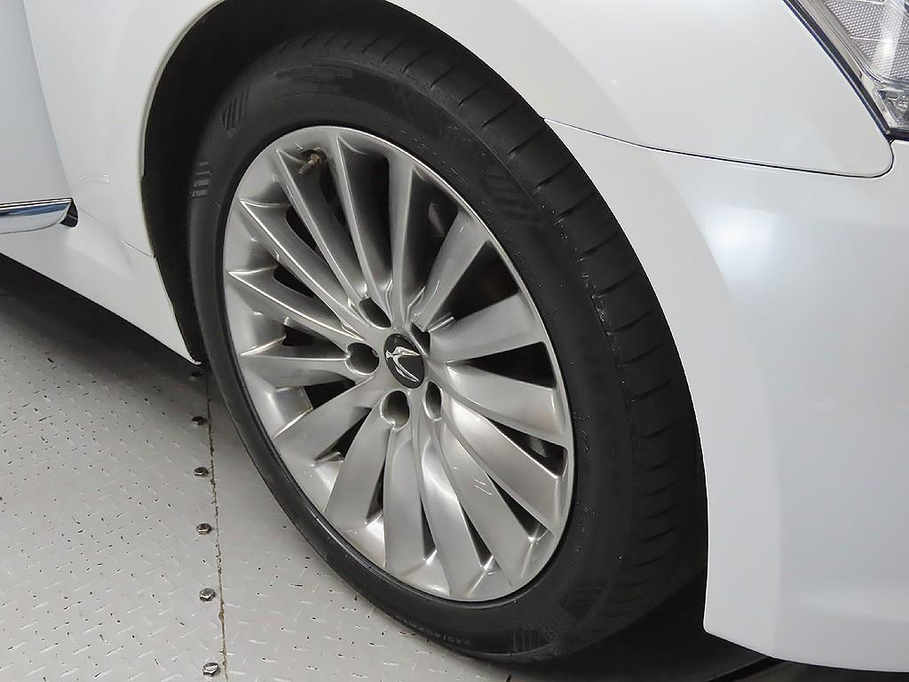 HYUNDAI Equus - Vista 9
