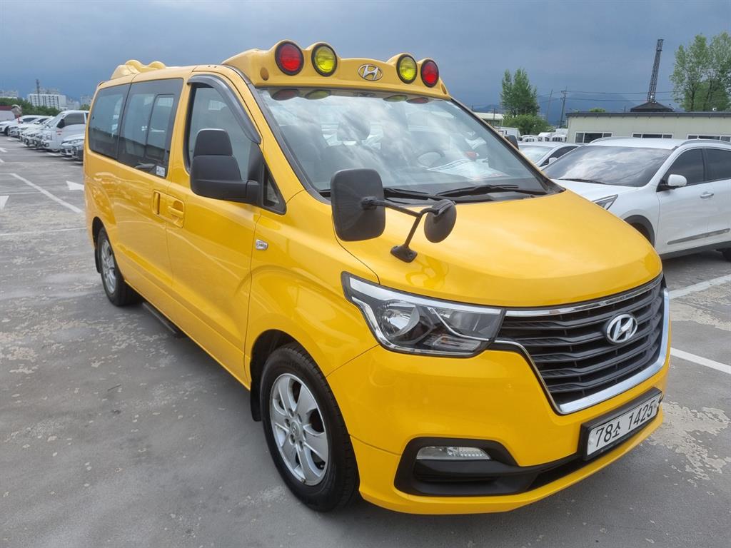 HYUNDAI Starex - Vista 3