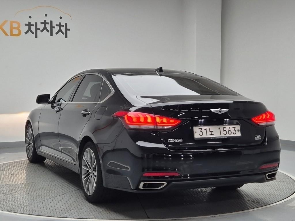 HYUNDAI Genesis - Vista 2