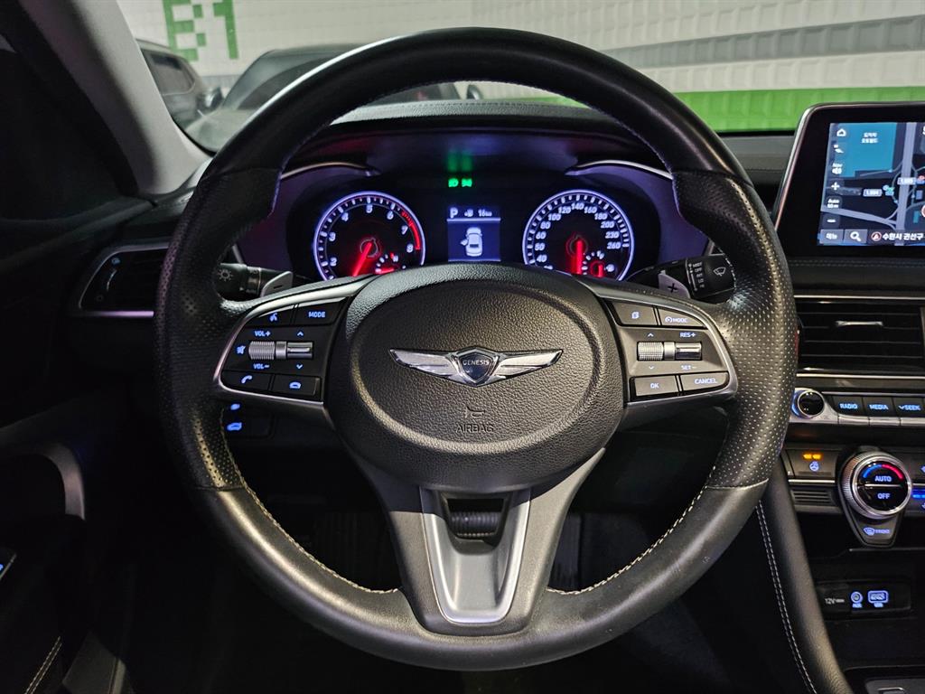 Genesis G70 - Vista 10