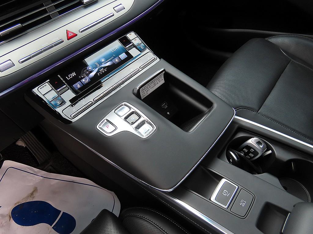 HYUNDAI Grandeur - Vista 11