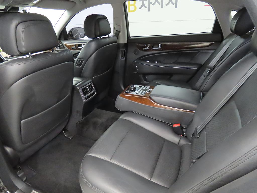 HYUNDAI Equus - Vista 7