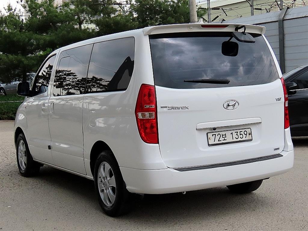 HYUNDAI Starex - Vista 3