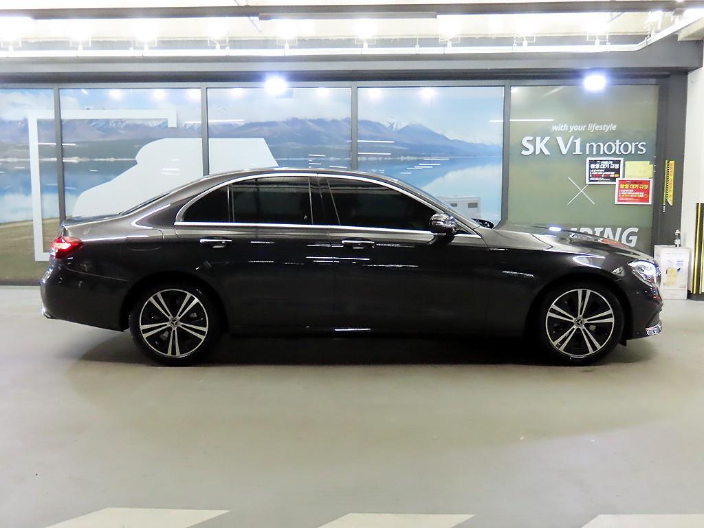 Mercedes Benz E class - Vista 3