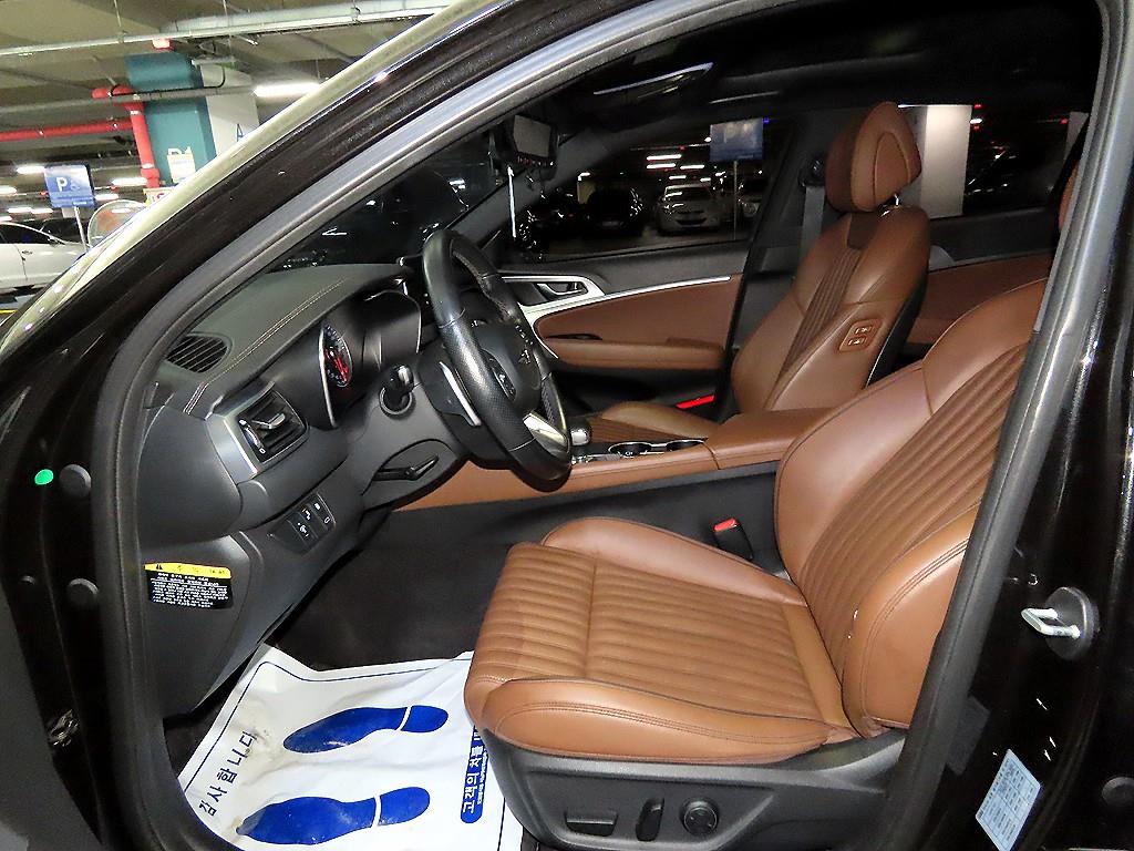 Genesis G70 - Vista 6