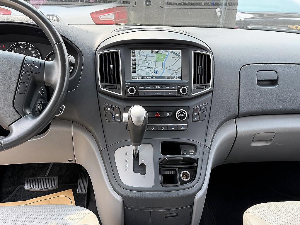 HYUNDAI Starex - Vista 10