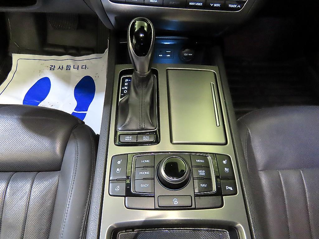 HYUNDAI Genesis - Vista 12