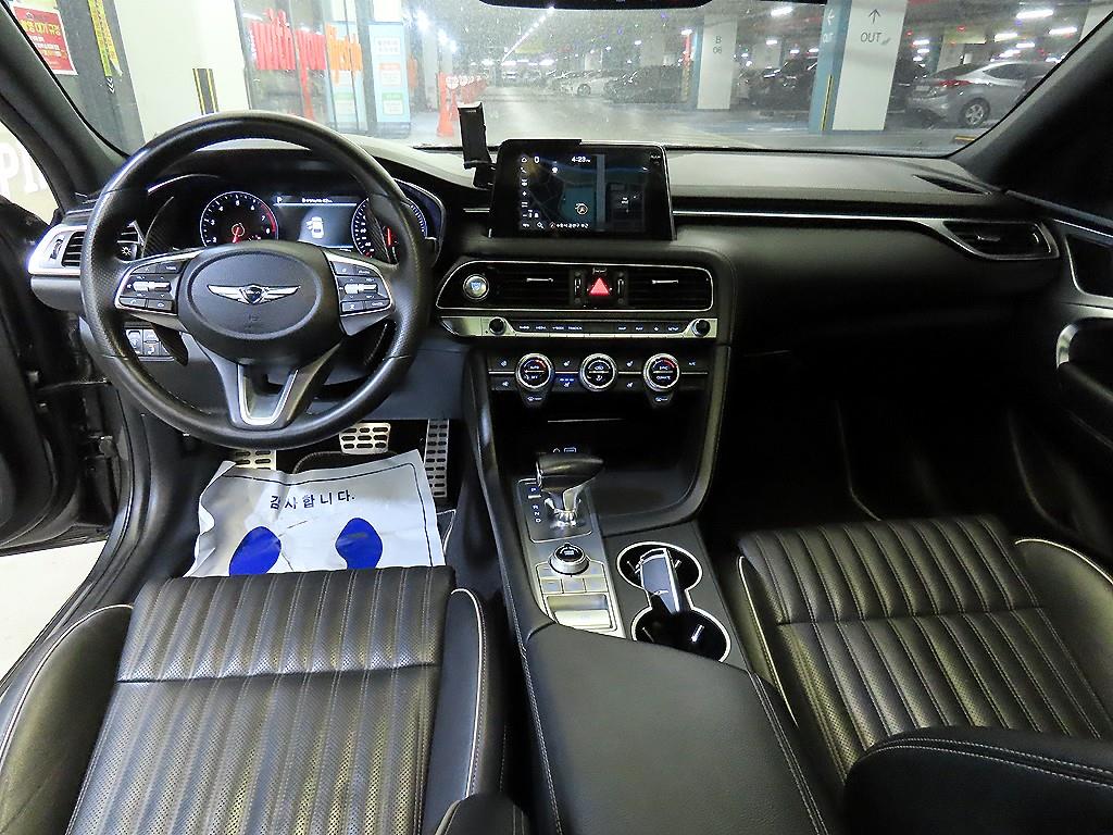 Genesis G70 - Vista 10
