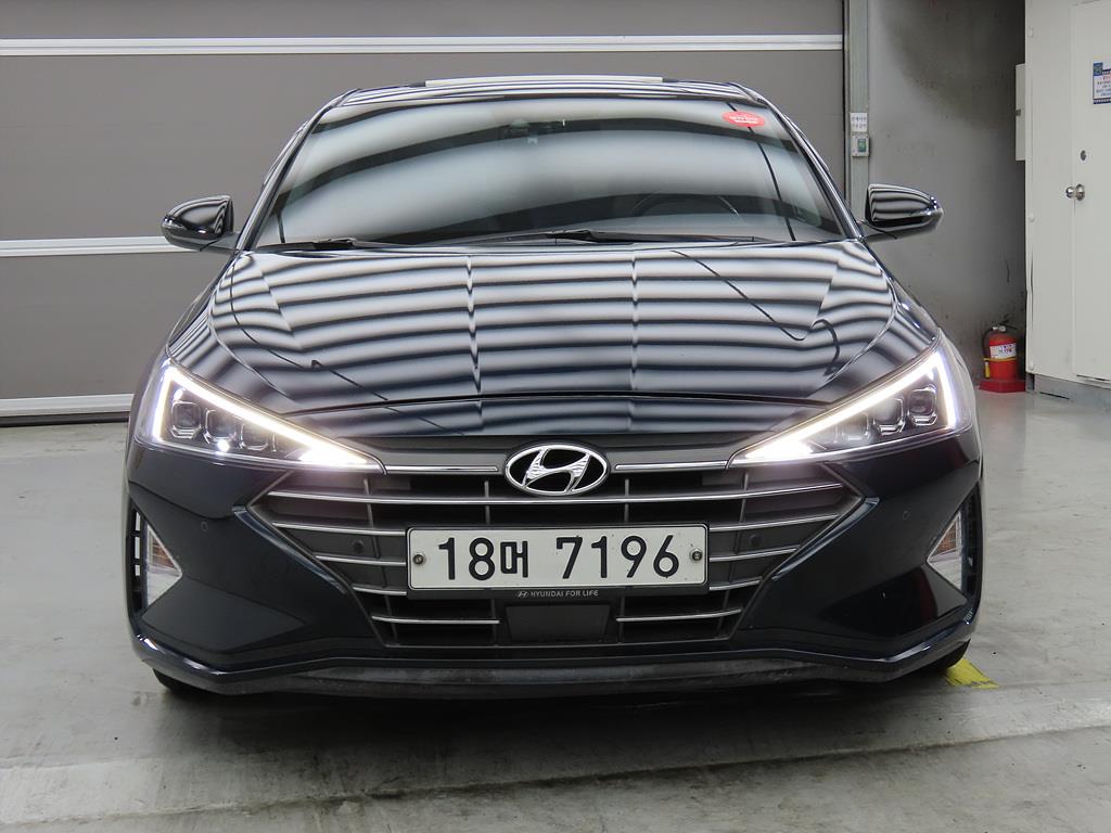 HYUNDAI Avante - Vista 2