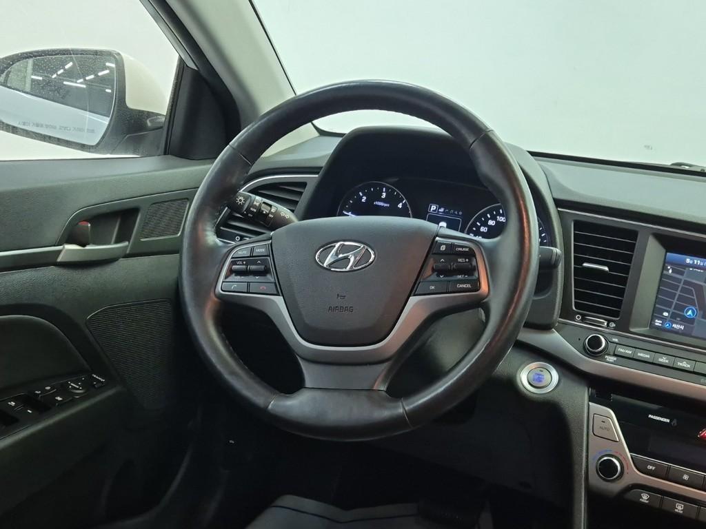 HYUNDAI Avante - Vista 9