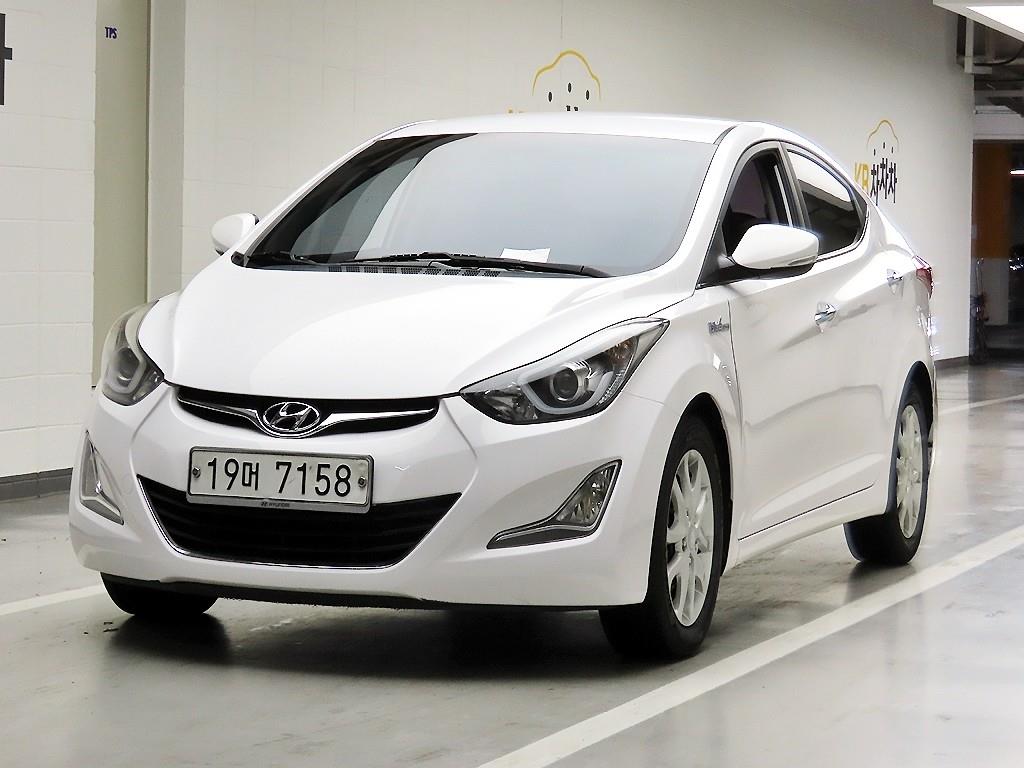 HYUNDAI Avante - Vista 2