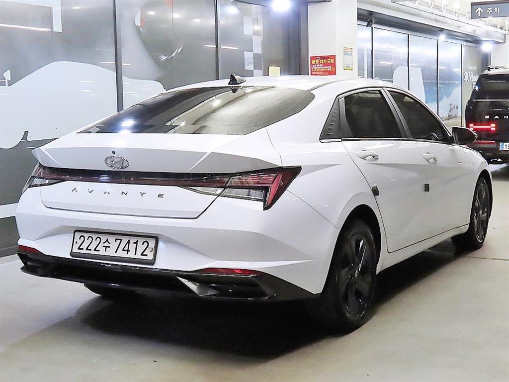HYUNDAI Avante - Vista 4