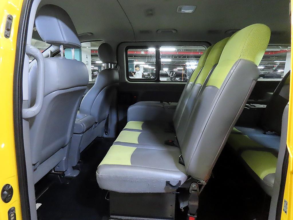 HYUNDAI Starex - Vista 7
