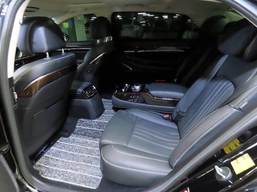 Genesis G90 - Vista 7