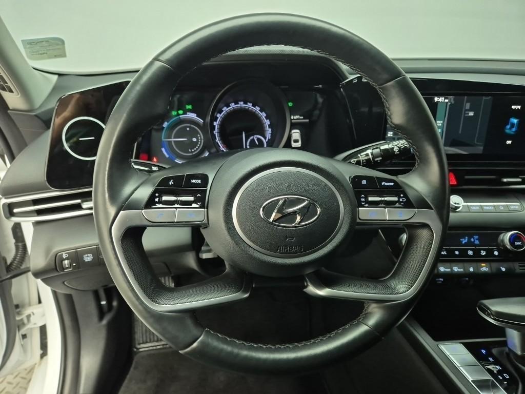 HYUNDAI Avante - Vista 9