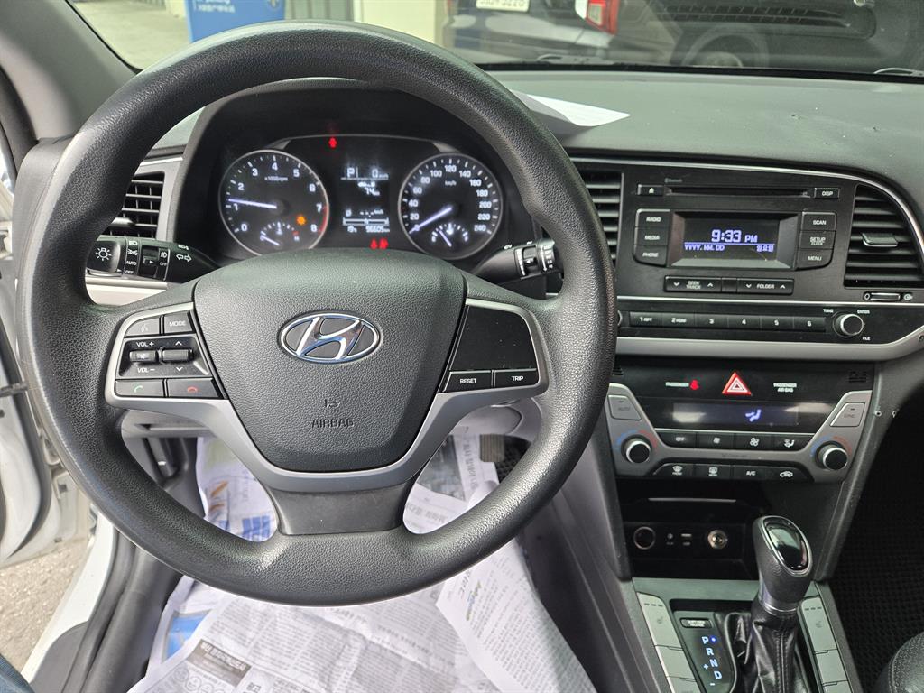 HYUNDAI Avante - Vista 7