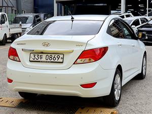 HYUNDAI Accent - Vista 8