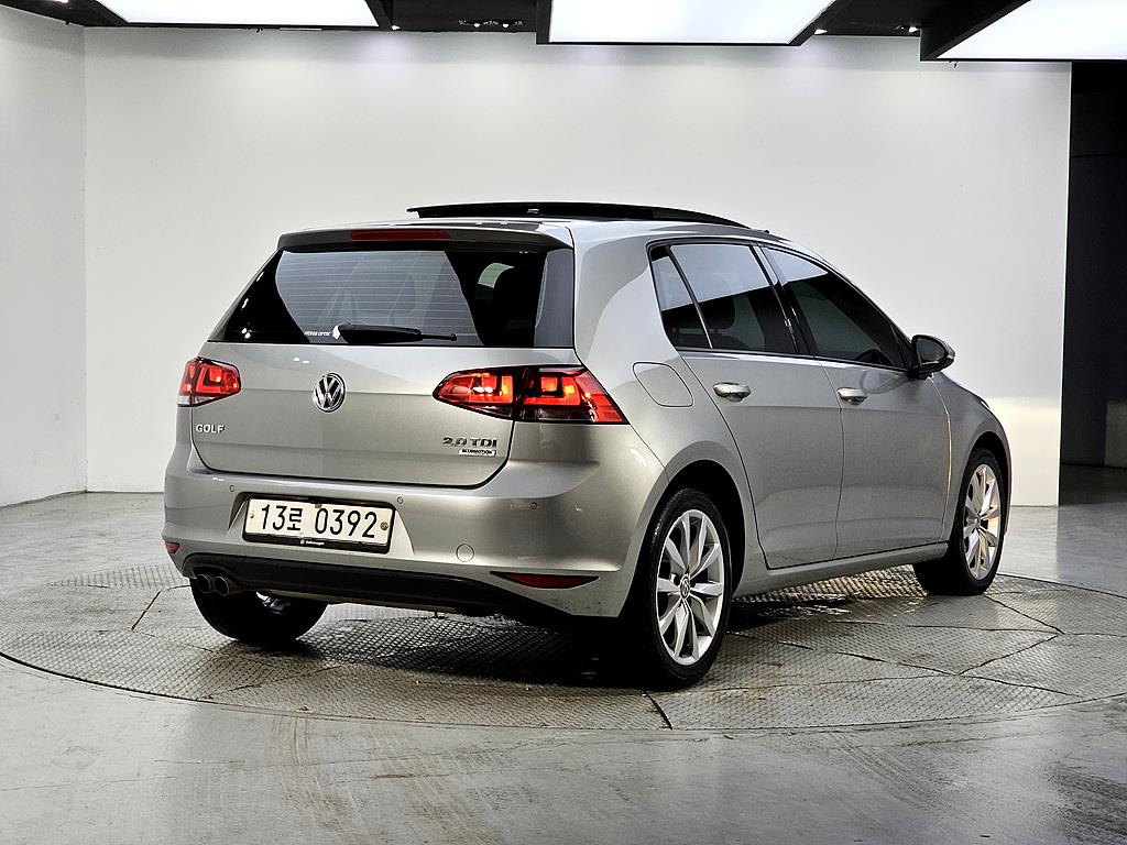 Volkswagen Golf - Vista 4