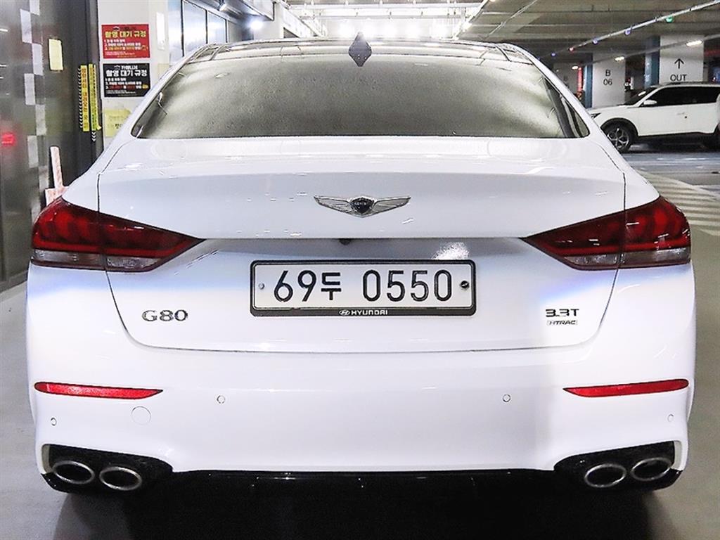 HYUNDAI Genesis - Vista 5