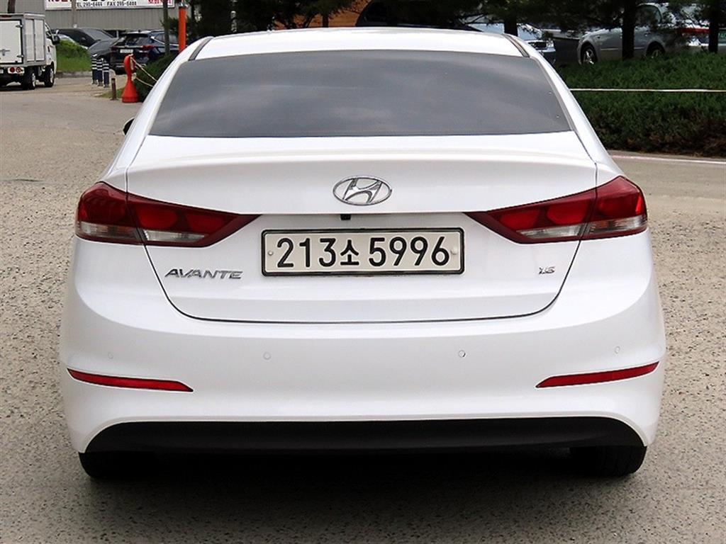 HYUNDAI Avante - Vista 4