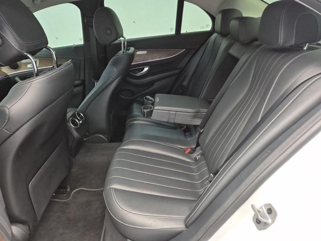 Mercedes Benz E class - Vista 12