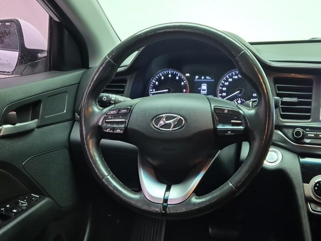 HYUNDAI Avante - Vista 9