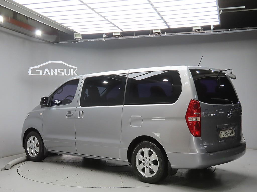 HYUNDAI Starex - Vista 5