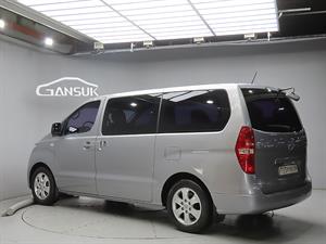 HYUNDAI Starex - Vista 6