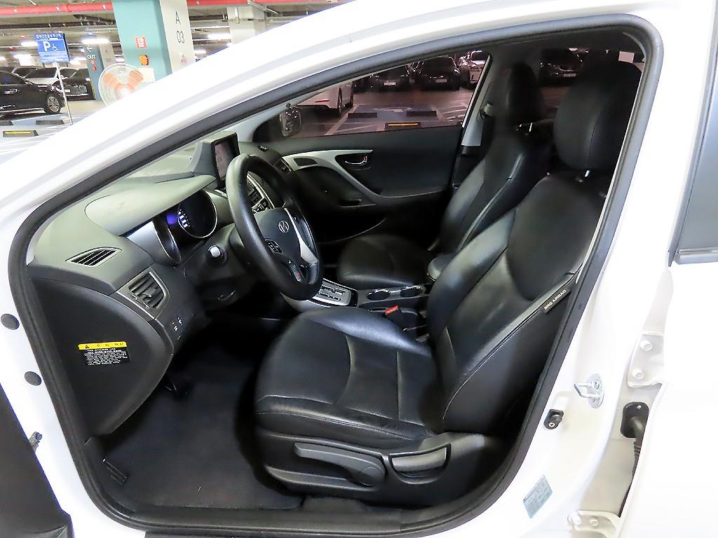 HYUNDAI Avante - Vista 6