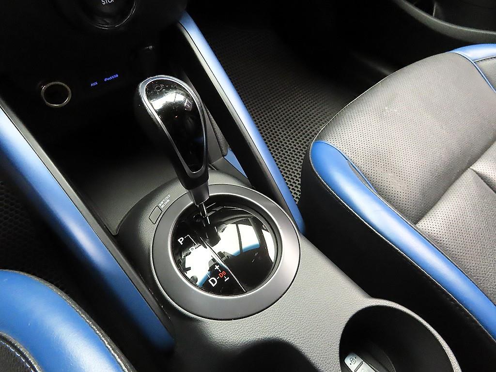HYUNDAI Veloster - Vista 10