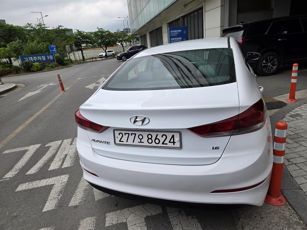 HYUNDAI Avante - Vista 5