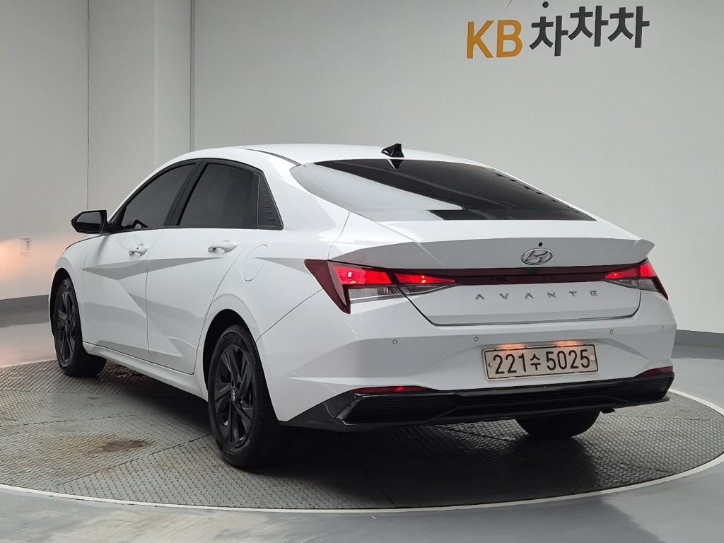 HYUNDAI Avante - Vista 2