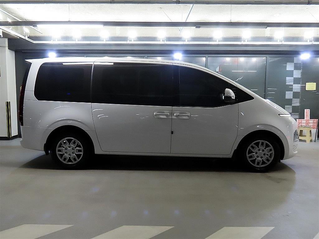 HYUNDAI Staria - Vista 3