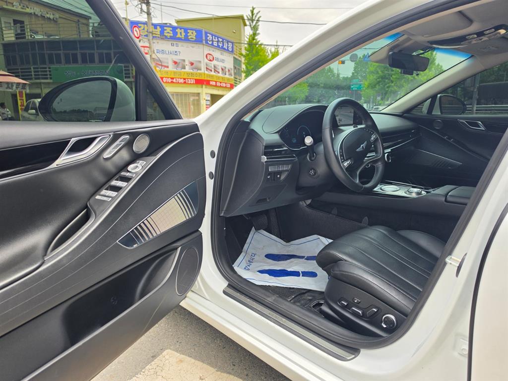 Genesis G80 - Vista 9