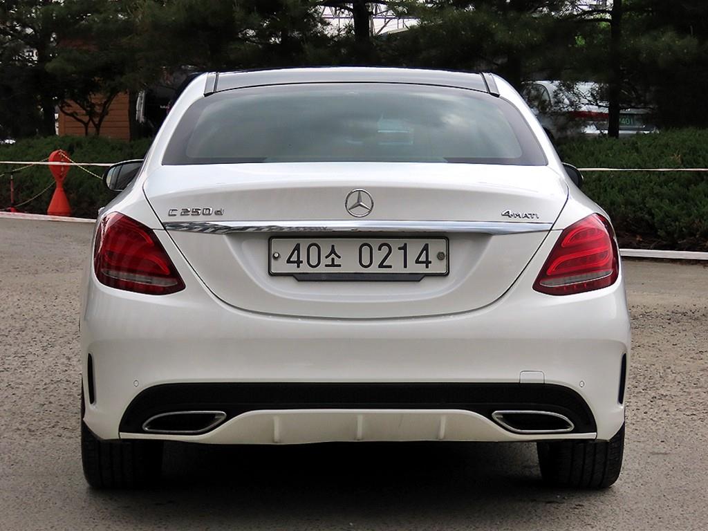 Mercedes Benz C Class - Vista 4