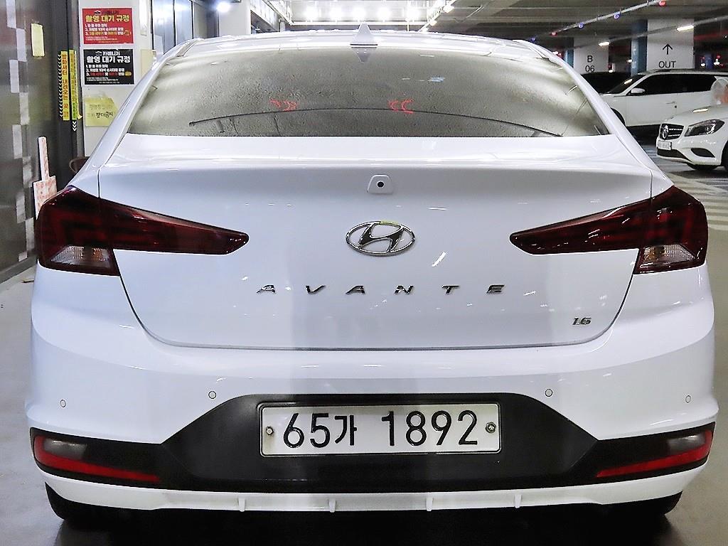HYUNDAI Avante - Vista 5