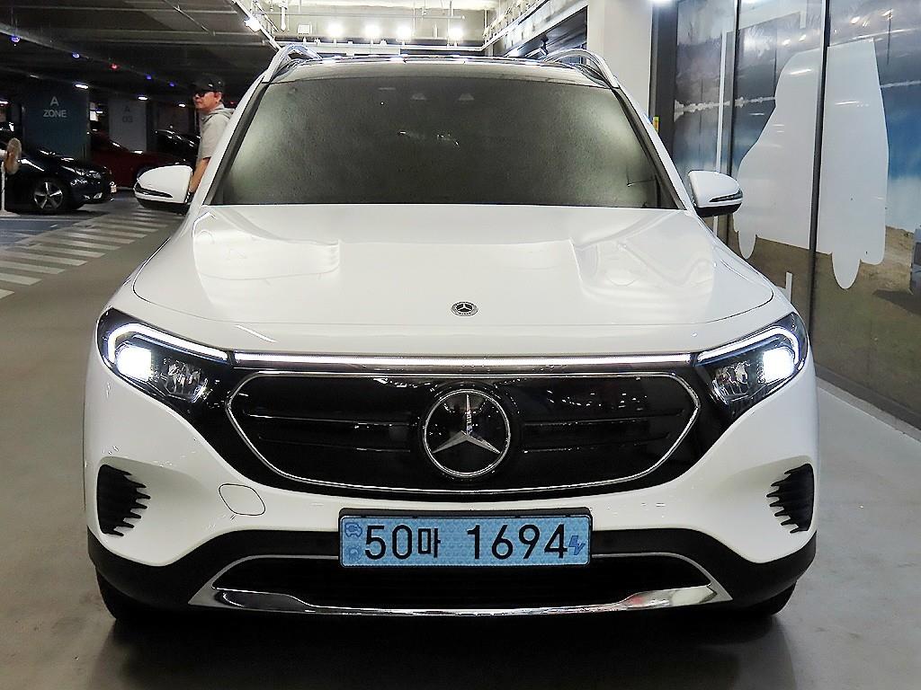 Mercedes Benz EQB - Vista 2