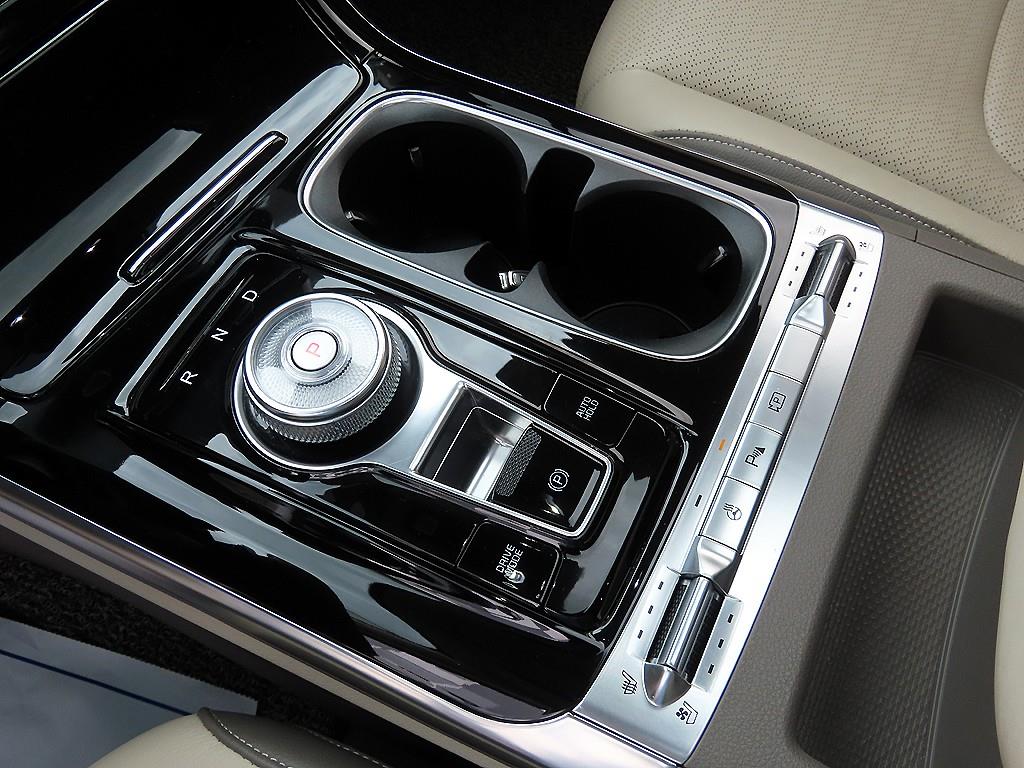 KIA Carnival - Vista 11