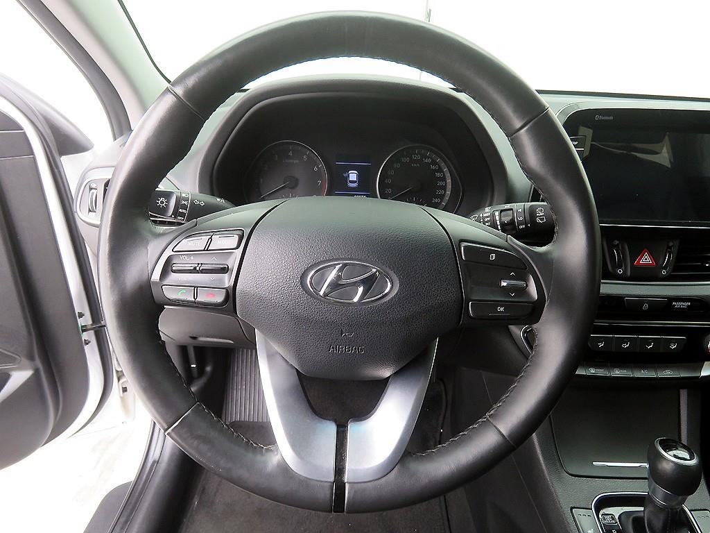 HYUNDAI i30 - Vista 10