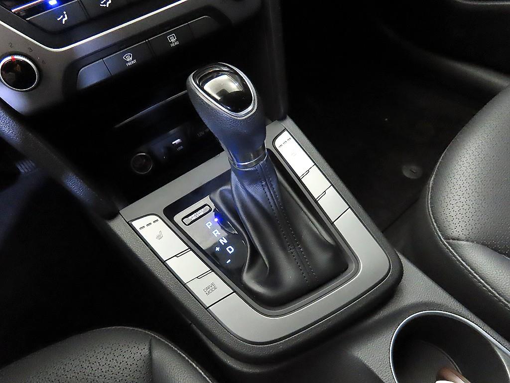 HYUNDAI Avante - Vista 12