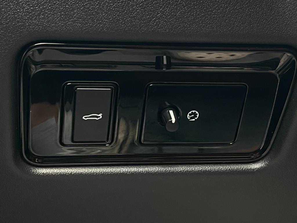 Jaguar XE - Vista 5