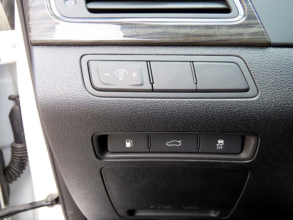 HYUNDAI Sonata - Vista 12