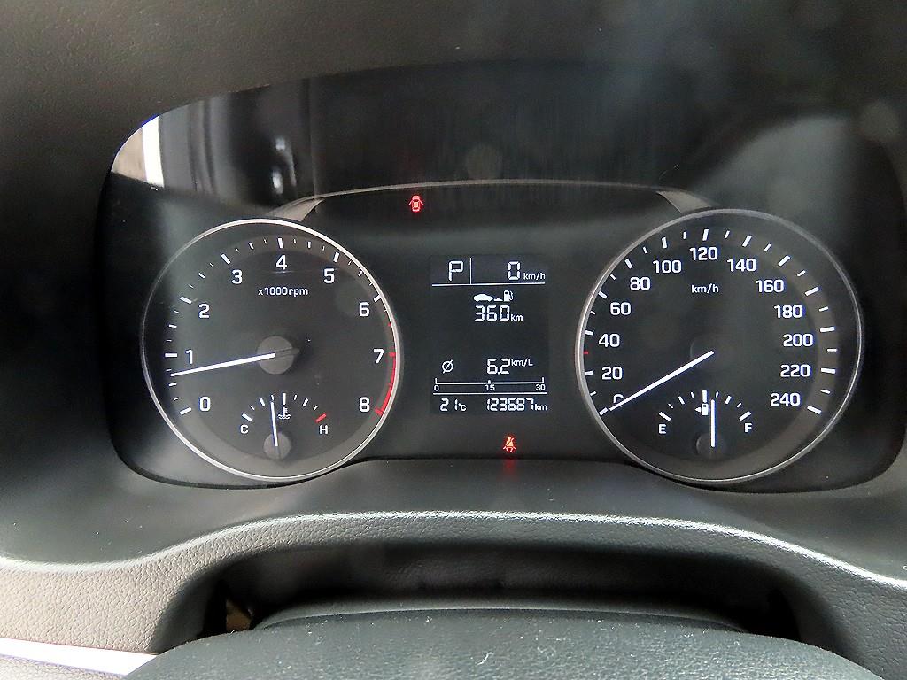 HYUNDAI Avante - Vista 9