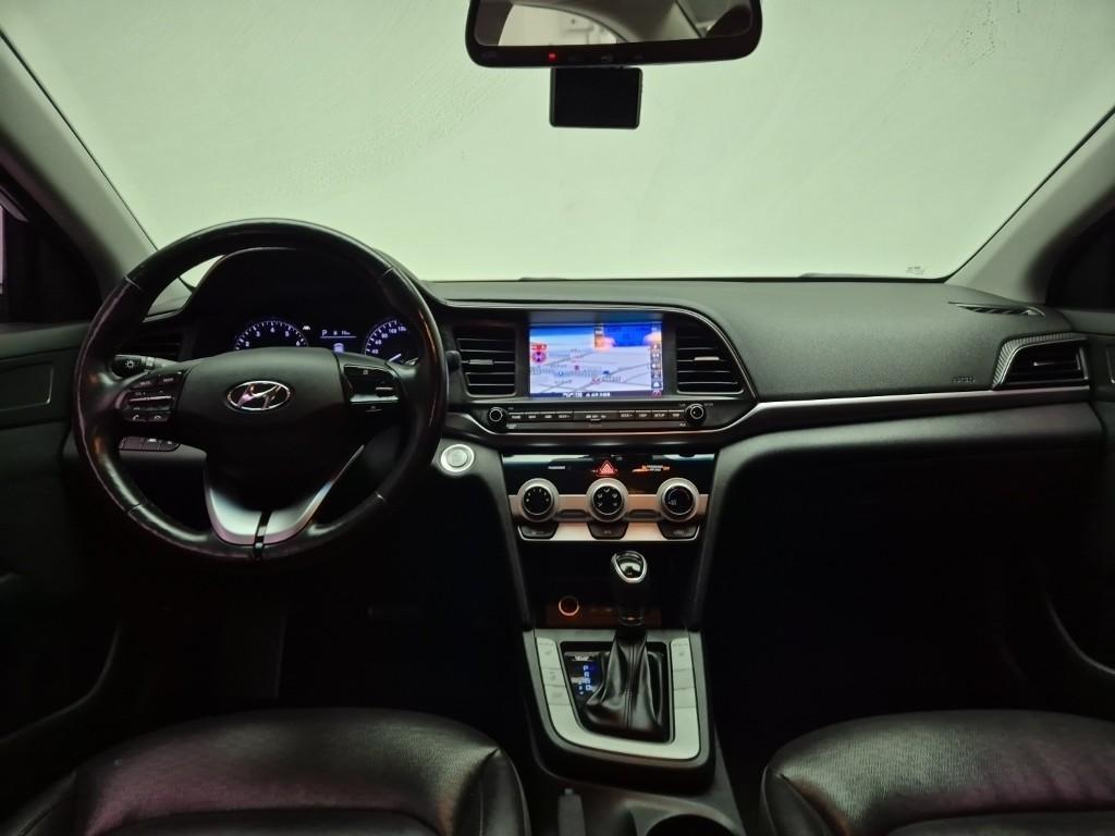 HYUNDAI Avante - Vista 7