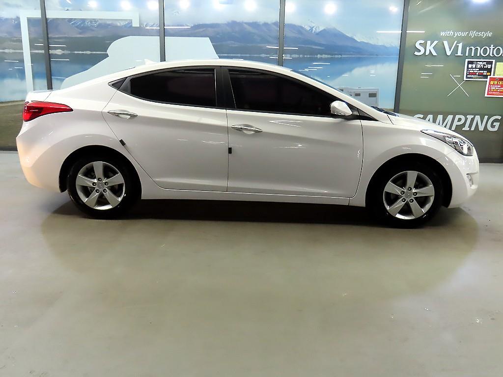 HYUNDAI Avante - Vista 3