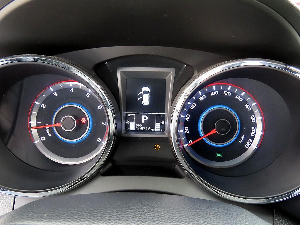 Ssangyong Tivoli - Vista 9