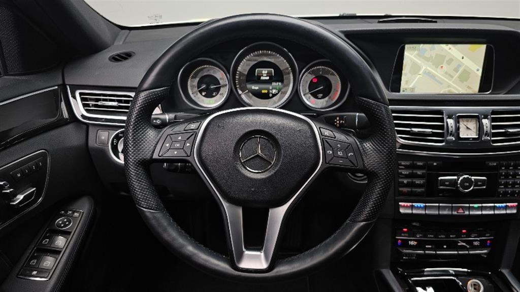 Mercedes Benz E class - Vista 12